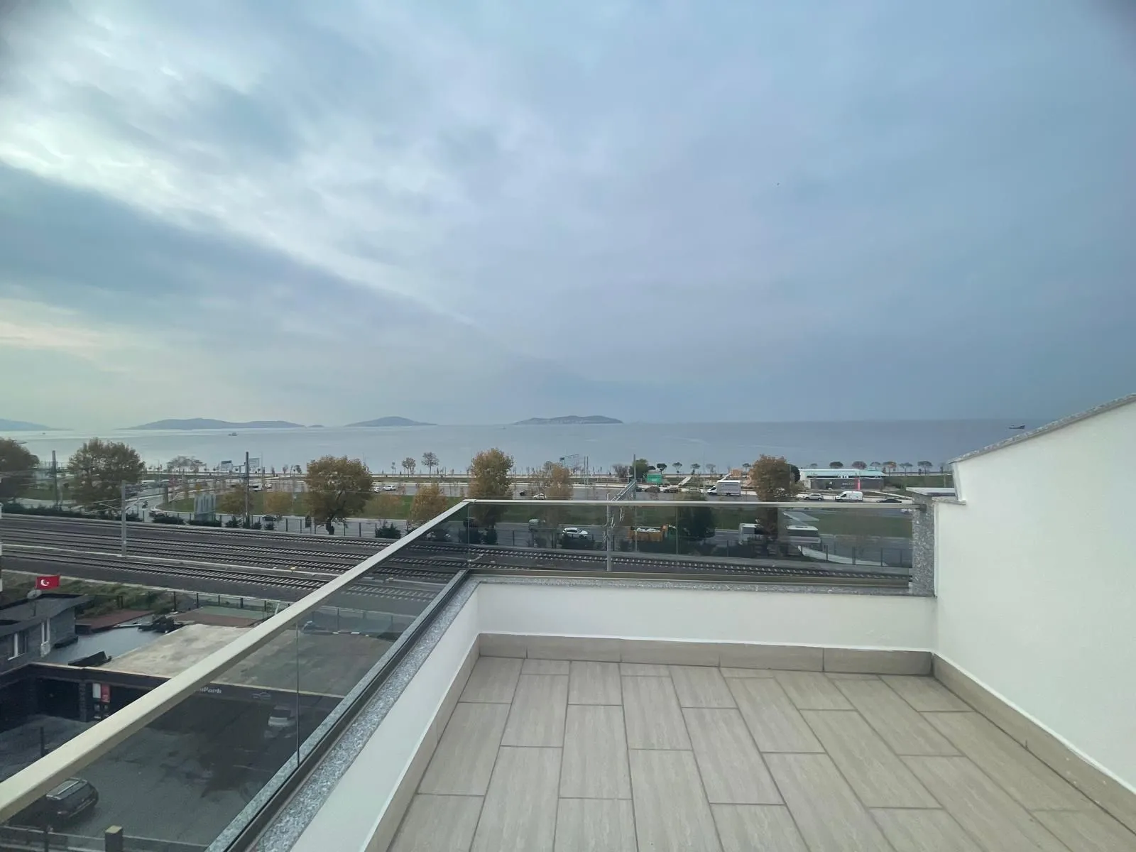 ÜÇEL BOSTANCI'DAN ALTINTEPE SAHLDE PANOROMK DENZ MANZARLI DUBLEX